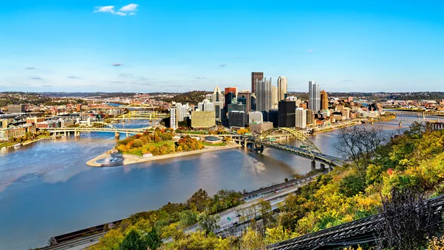 Scenic landcape hero image of Downtown Pittsburgh, Pennsylvania.